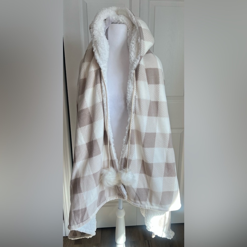 Soft Surroundings Plaid Sherpa Wearable Throw Poncho